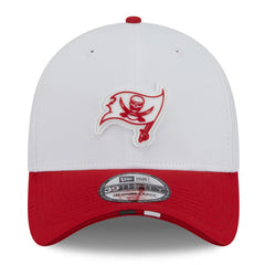 Tampa Bay Buccaneers New Era 2025 NFL Training Camp 39THIRTY Flex Hat
