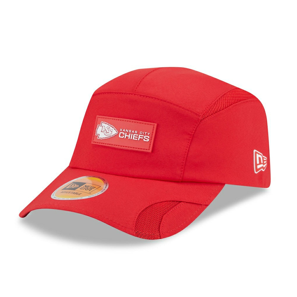 Kansas City Chiefs New Era 2025 Sideline Runner Adjustable Hat