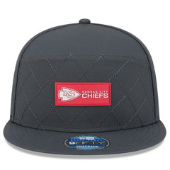 Kansas City Chiefs New Era 2025 Sideline Cold Weather Split Panel 9FIFTY Snapback Hat