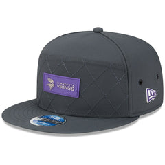 Minnesota Vikings New Era 2025 Sideline Cold Weather Split Panel 9FIFTY Snapback Hat