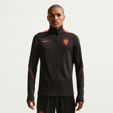 2026-27 Netherlands Men's Strike Drill Top Black/Hyper Crimson/Hyper Crimson - Nike