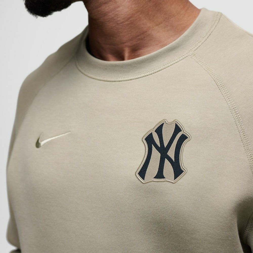 New York Yankees Nike Tech Fleece Raglan Sweatshirt | MLB Discount