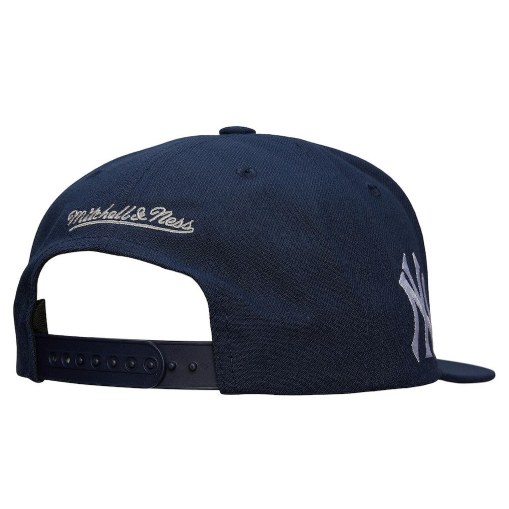 New York Yankees Mitchell & Ness Team Tagged Snapback Hat | MLB Online