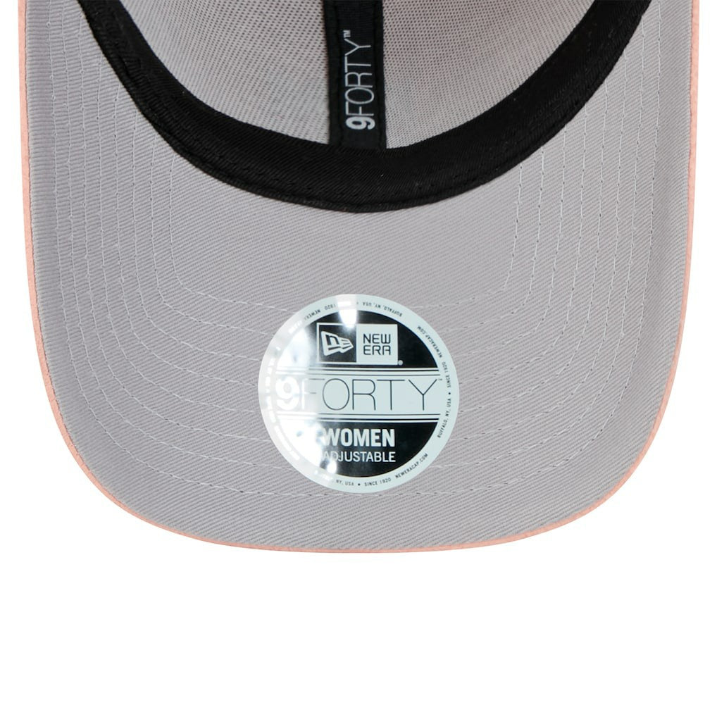 Cincinnati Bengals New Era Women's Cozy Sherpa 9FORTY Adjustable Hat