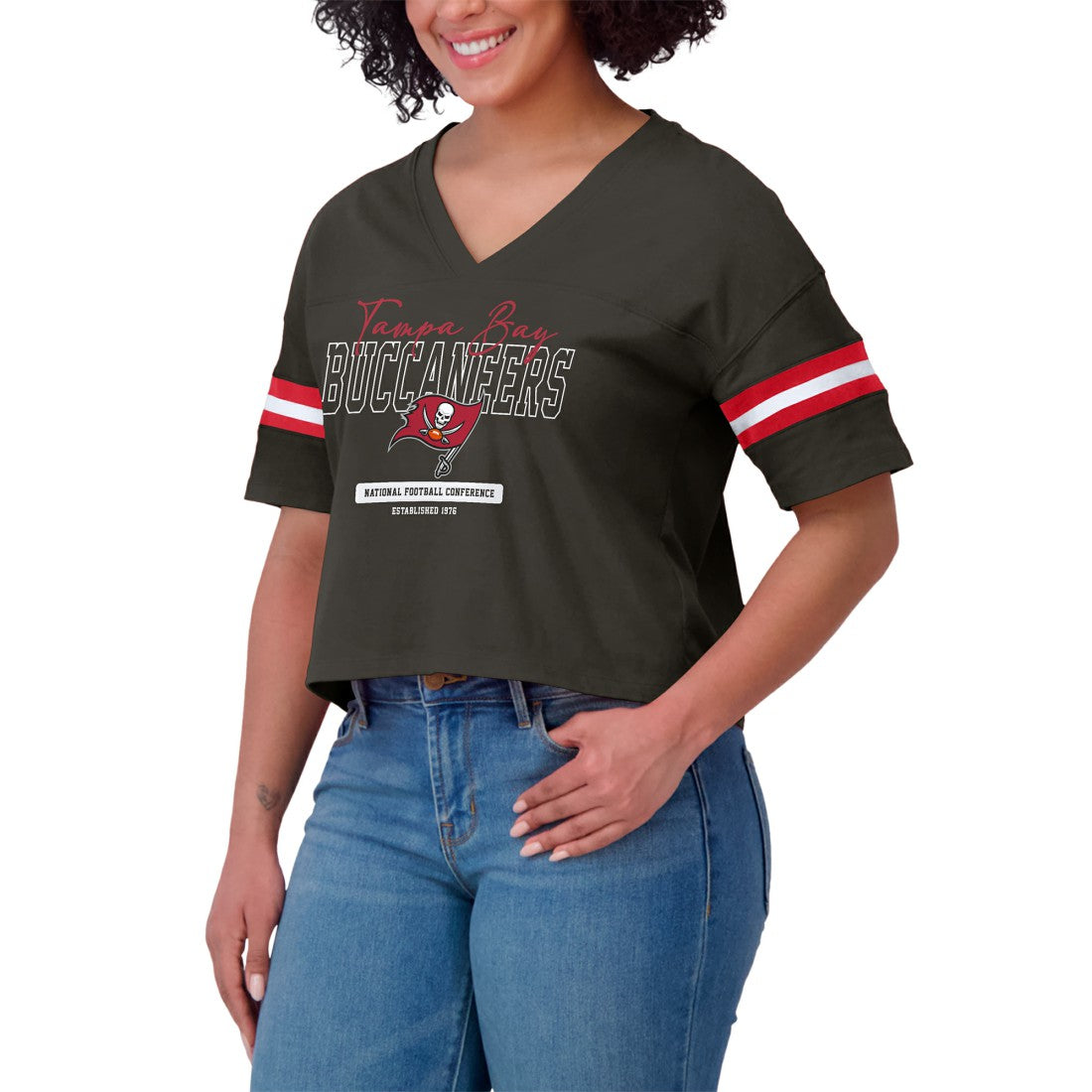 Tampa Bay Buccaneers  WEAR by Erin Andrews Women's Color Block Boxy Modest Crop V-Neck T-Shirt