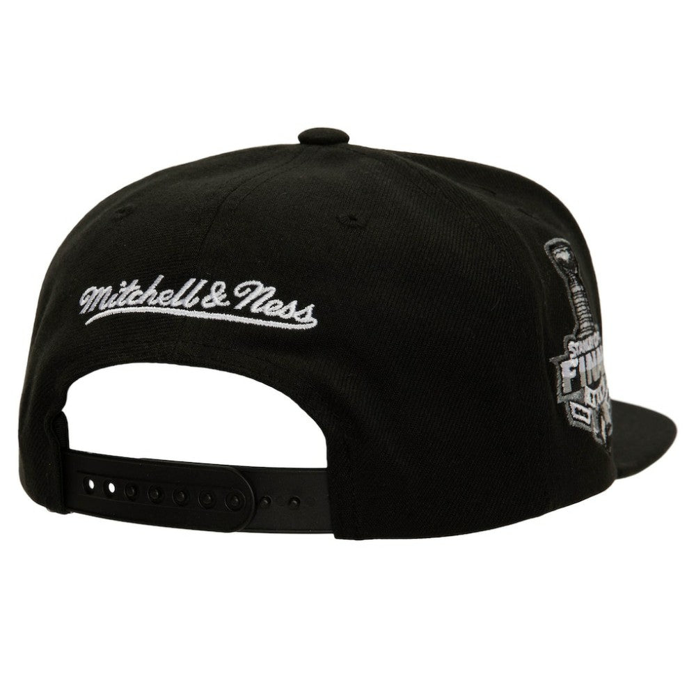 Los Angeles Kings Mitchell & Ness Core Top Spot Snapback Hat On Sale