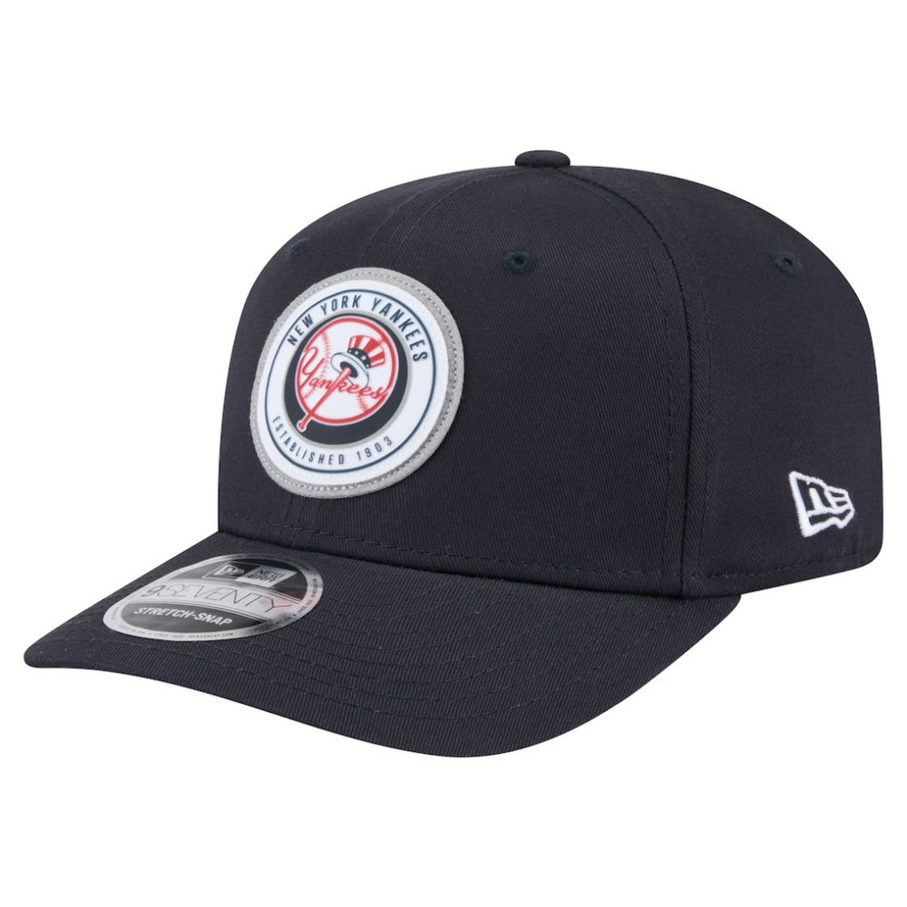 New York Yankees New Era Circle Patch 9SEVENTY Stretch-Snap Hat | MLB US