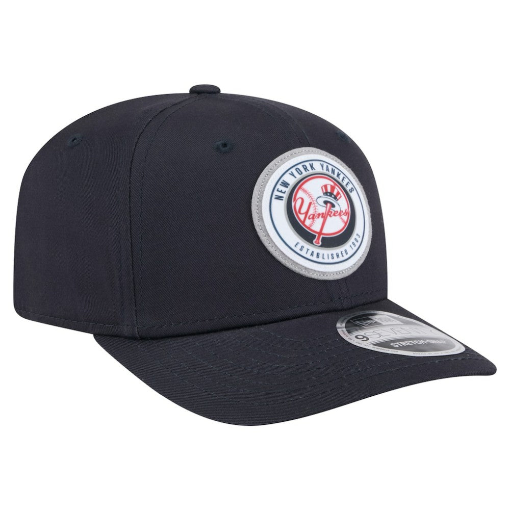 New York Yankees New Era Circle Patch 9SEVENTY Stretch-Snap Hat | MLB US