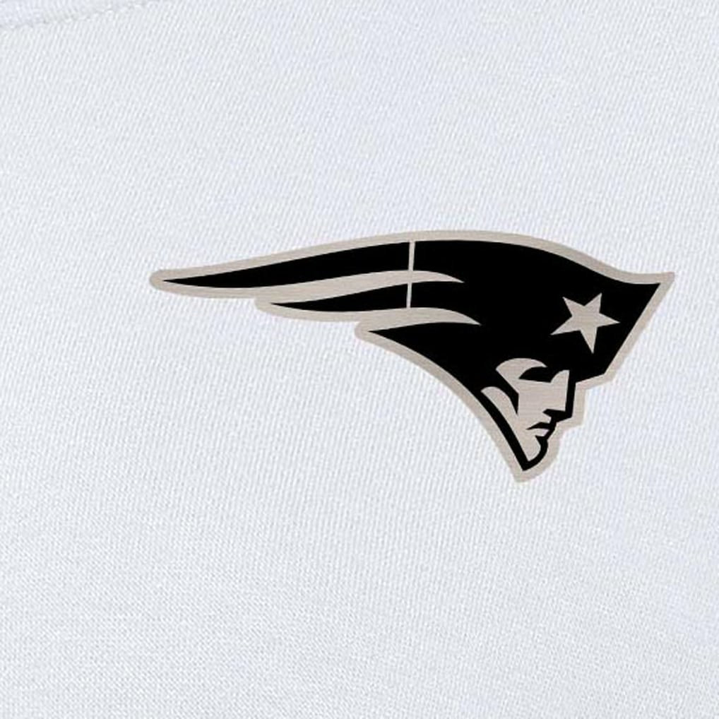 New England Patriots  Antigua Women's Victory Pullover Sweatshirt