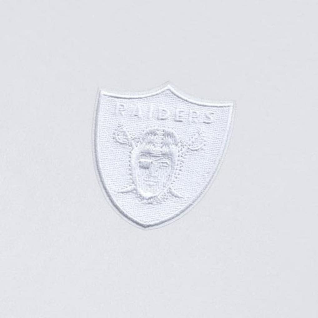 Las Vegas Raiders  Antigua Intent Quarter-Zip Top
