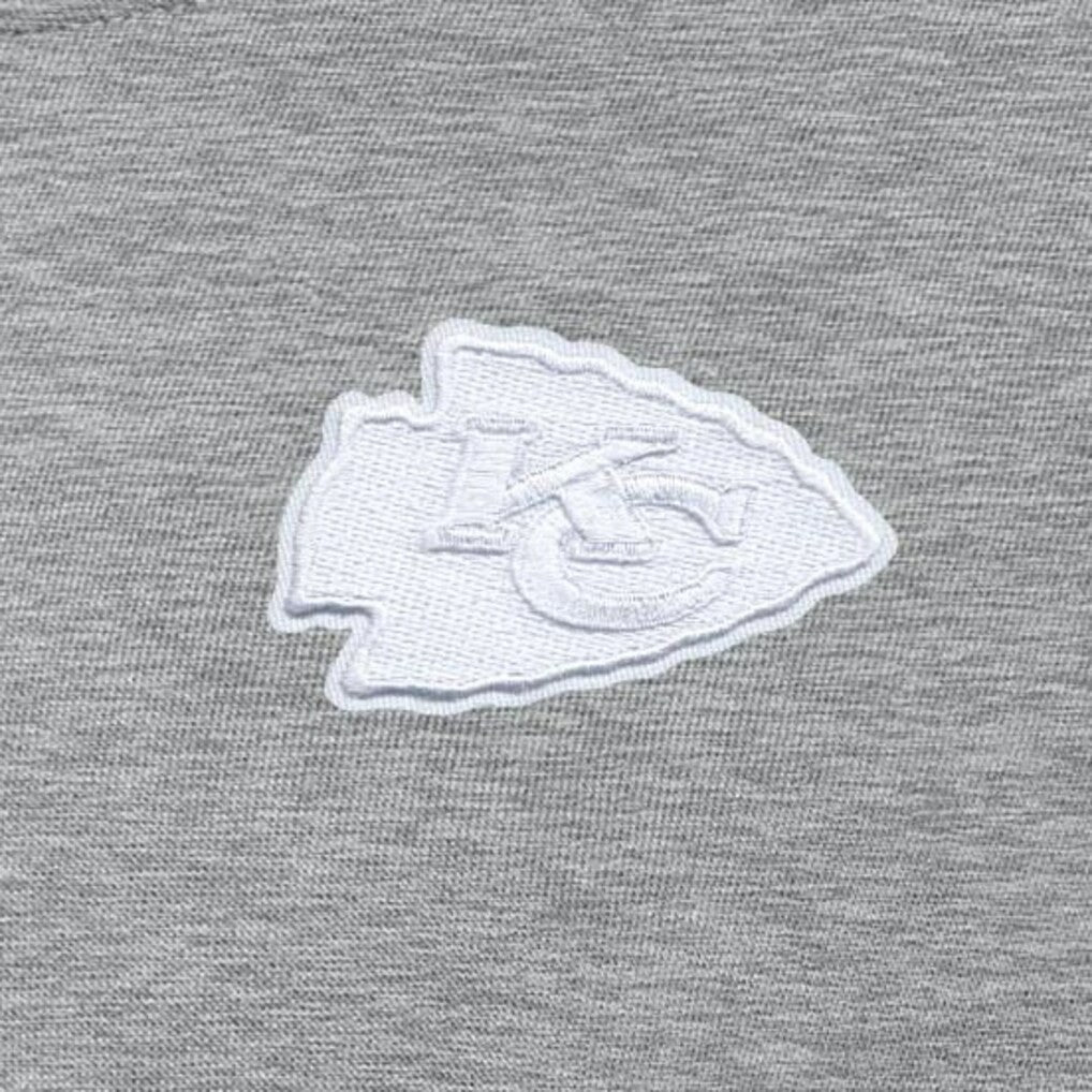 Kansas City Chiefs  Antigua Women's Victory Crew Pullover Sweatshirt