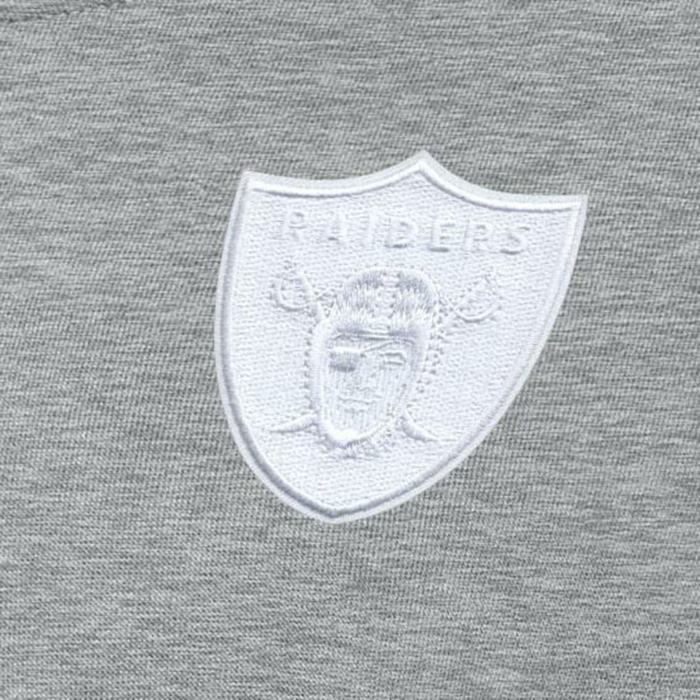 Las Vegas Raiders  Antigua Women's Victory Crew Pullover Sweatshirt