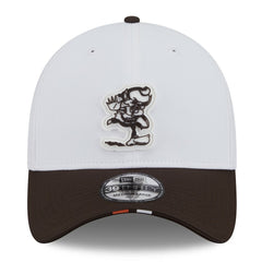 Cleveland Browns New Era 2025 NFL Training Camp Throwback Logo 39THIRTY Flex Hat