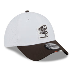 Cleveland Browns New Era 2025 NFL Training Camp Throwback Logo 39THIRTY Flex Hat