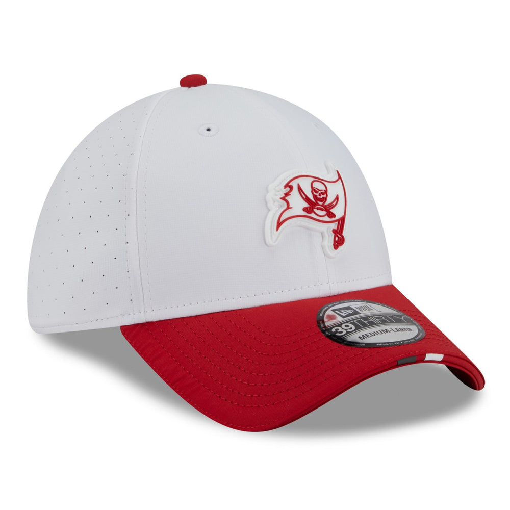 Tampa Bay Buccaneers New Era 2025 NFL Training Camp 39THIRTY Flex Hat