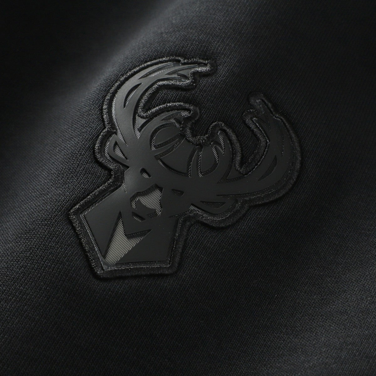 Milwaukee Bucks Authentic Standard Issue Travel Dri-FIT Sweatshirt Outlet