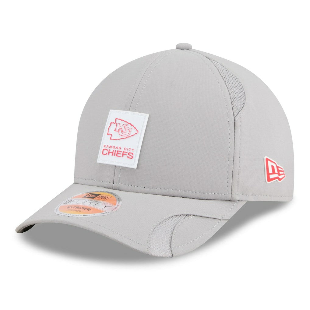 Kansas City Chiefs New Era 2025 Sideline M-Crown 9FORTY Adjustable Hat