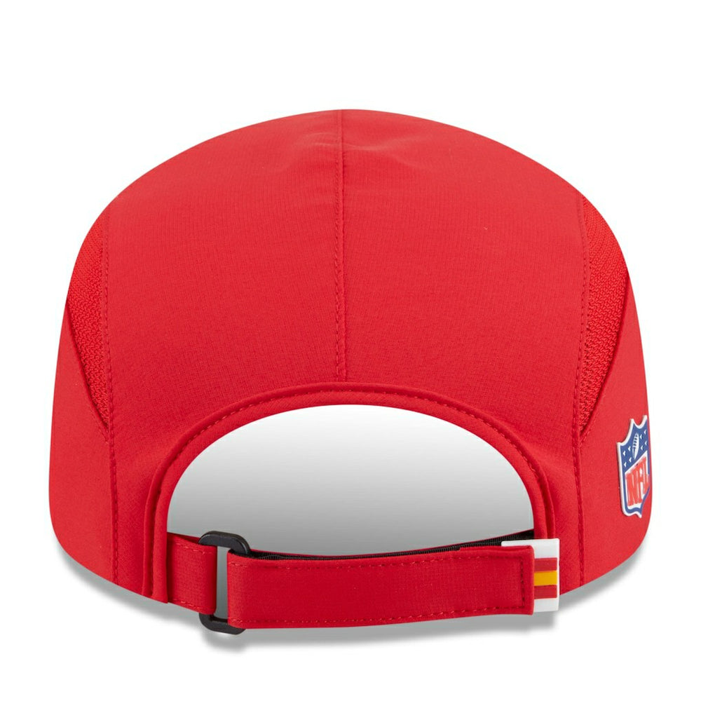 Kansas City Chiefs New Era 2025 Sideline Runner Adjustable Hat