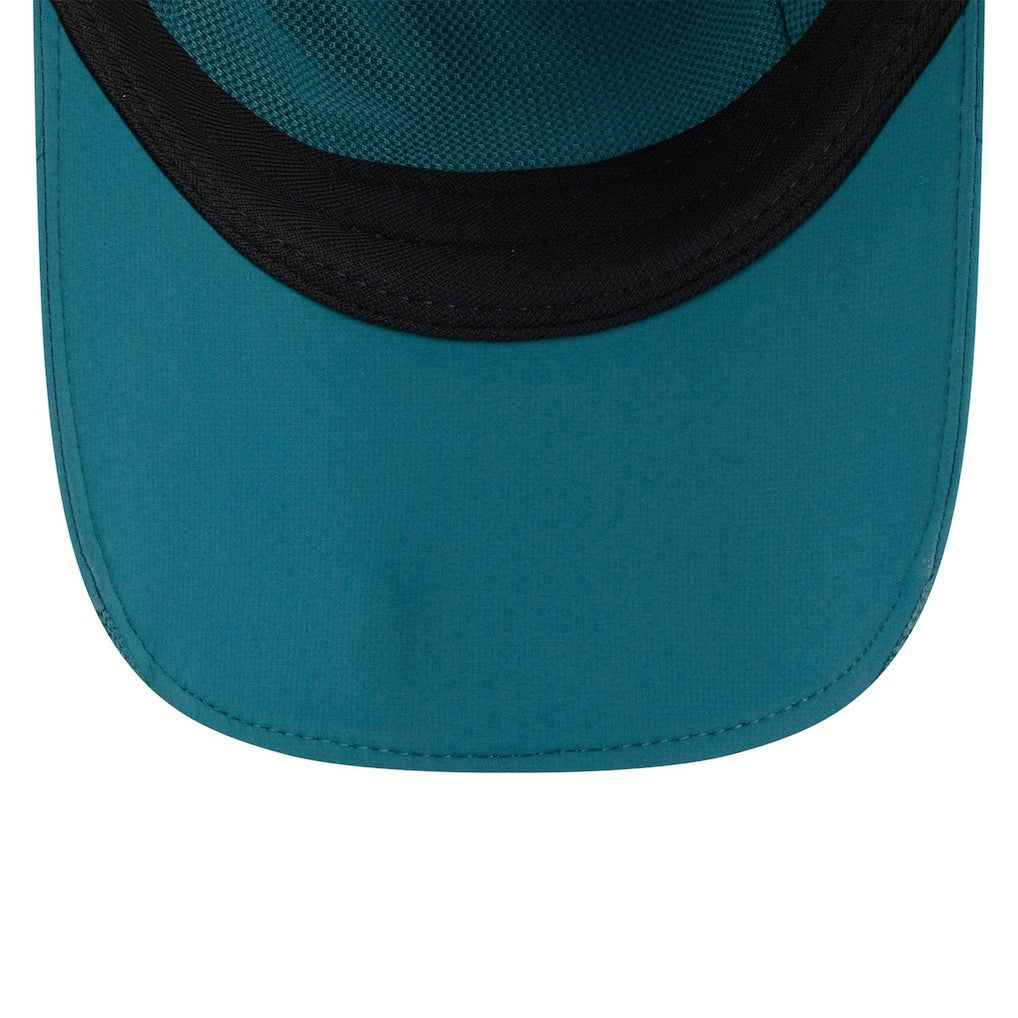 Philadelphia Eagles New Era 2025 Sideline Runner Adjustable Hat