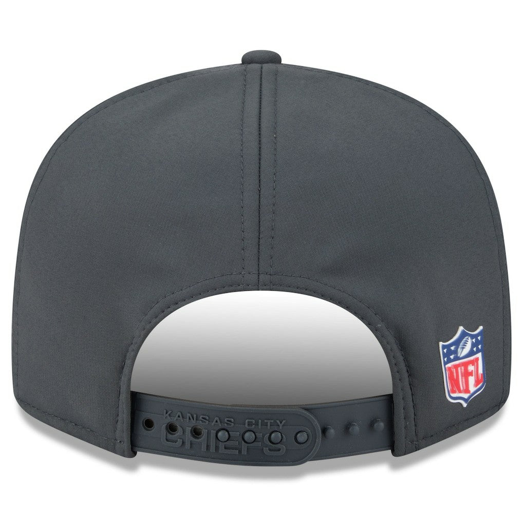 Kansas City Chiefs New Era 2025 Sideline Cold Weather Split Panel 9FIFTY Snapback Hat