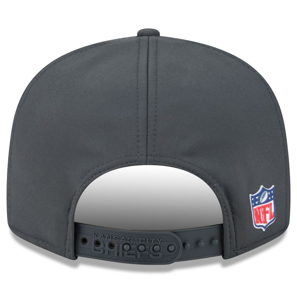 Kansas City Chiefs New Era 2025 Sideline Cold Weather Split Panel 9FIFTY Snapback Hat