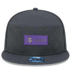 Minnesota Vikings New Era 2025 Sideline Cold Weather Split Panel 9FIFTY Snapback Hat