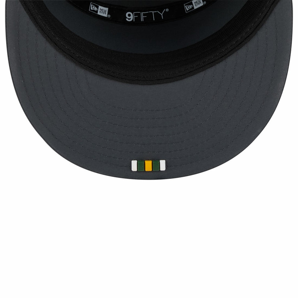 Green Bay Packers New Era 2025 Sideline Cold Weather Split Panel 9FIFTY Snapback Hat