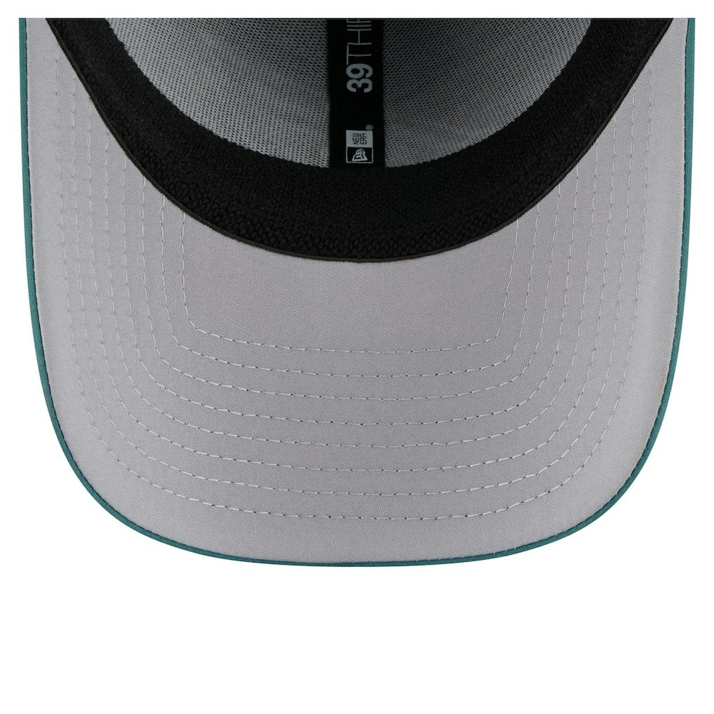 Philadelphia Eagles New Era Perforated 39THIRTY Flex Hat