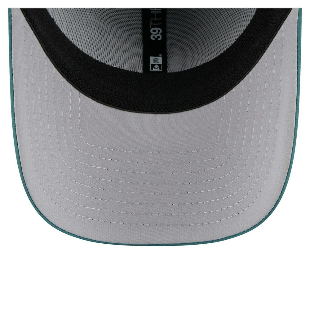 Philadelphia Eagles New Era Perforated 39THIRTY Flex Hat