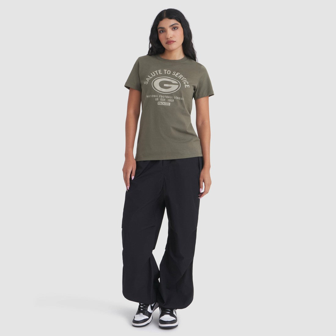 Green Bay Packers Nike Women's 2025 Salute to Service Sideline T-Shirt