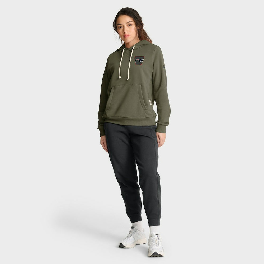 New England Patriots Nike Women's 2025 Salute to Service Sideline Standard Issue Dri-FIT Hoodie