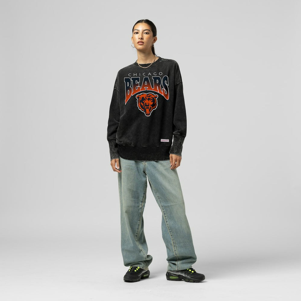 Chicago Bears Mitchell & Ness Women's Delineate Mineral Wash Crewneck Sweatshirt