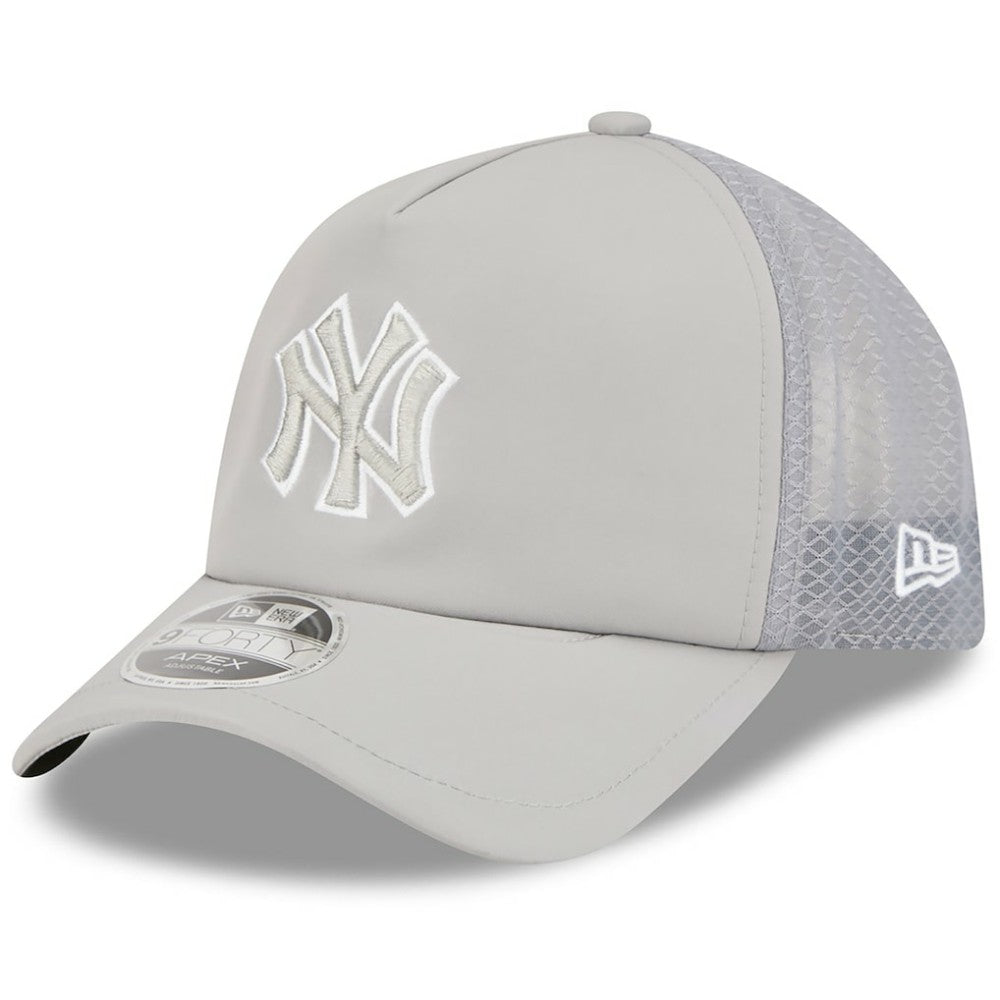 New York Yankees New Era 2026 Batting Practice Apex 9FORTY Adjustable Trucker Hat | MLB On Sale