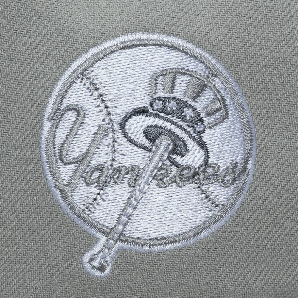 New York Yankees Mitchell & Ness Thunderstorm Head Coach Pro-Crown Adjustable Hat | MLB Online