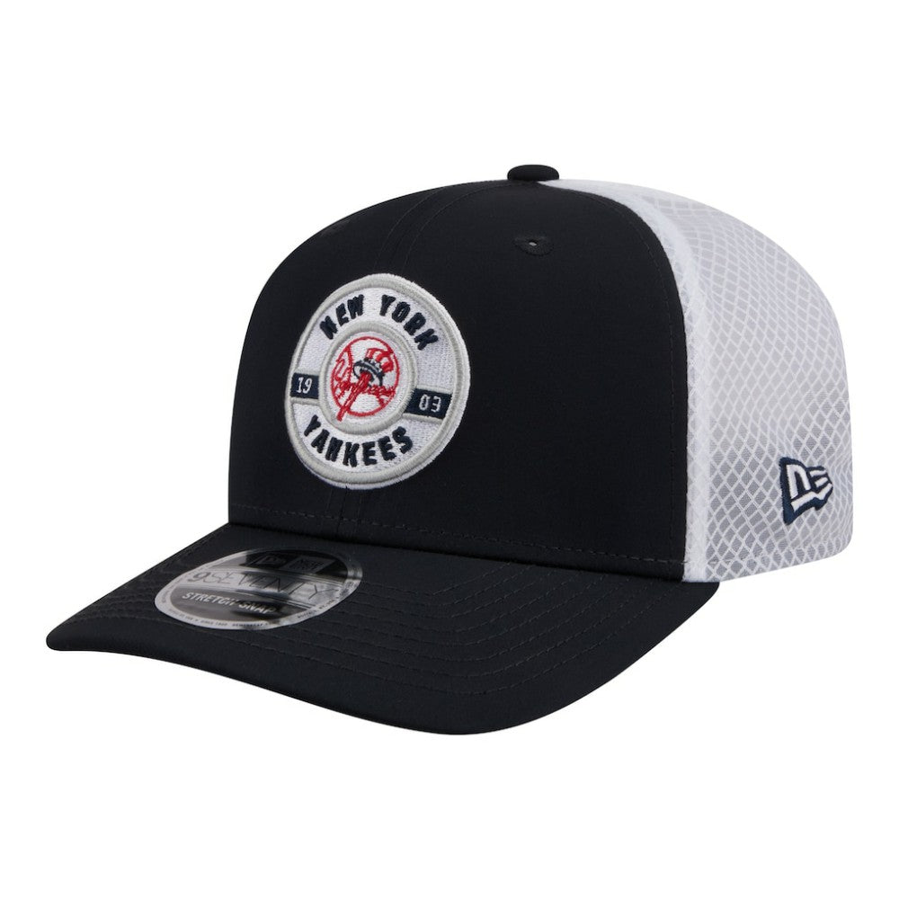 New York Yankees New Era Active 9SEVENTY Adjustable Trucker Hat | MLB Discount