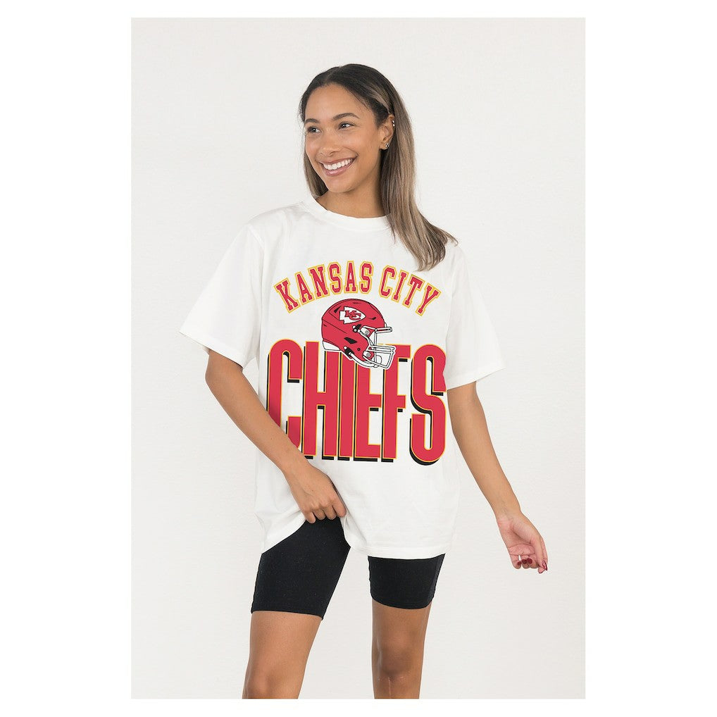 Kansas City Chiefs  Gameday Couture Women's Oversized Classic Fierce Focus T-Shirt