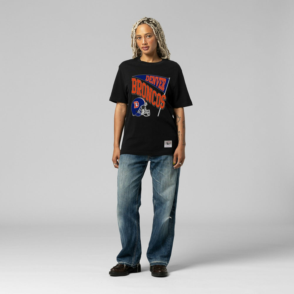 Denver Broncos Mitchell & Ness Women's Team Dynamic Boyfriend T-Shirt