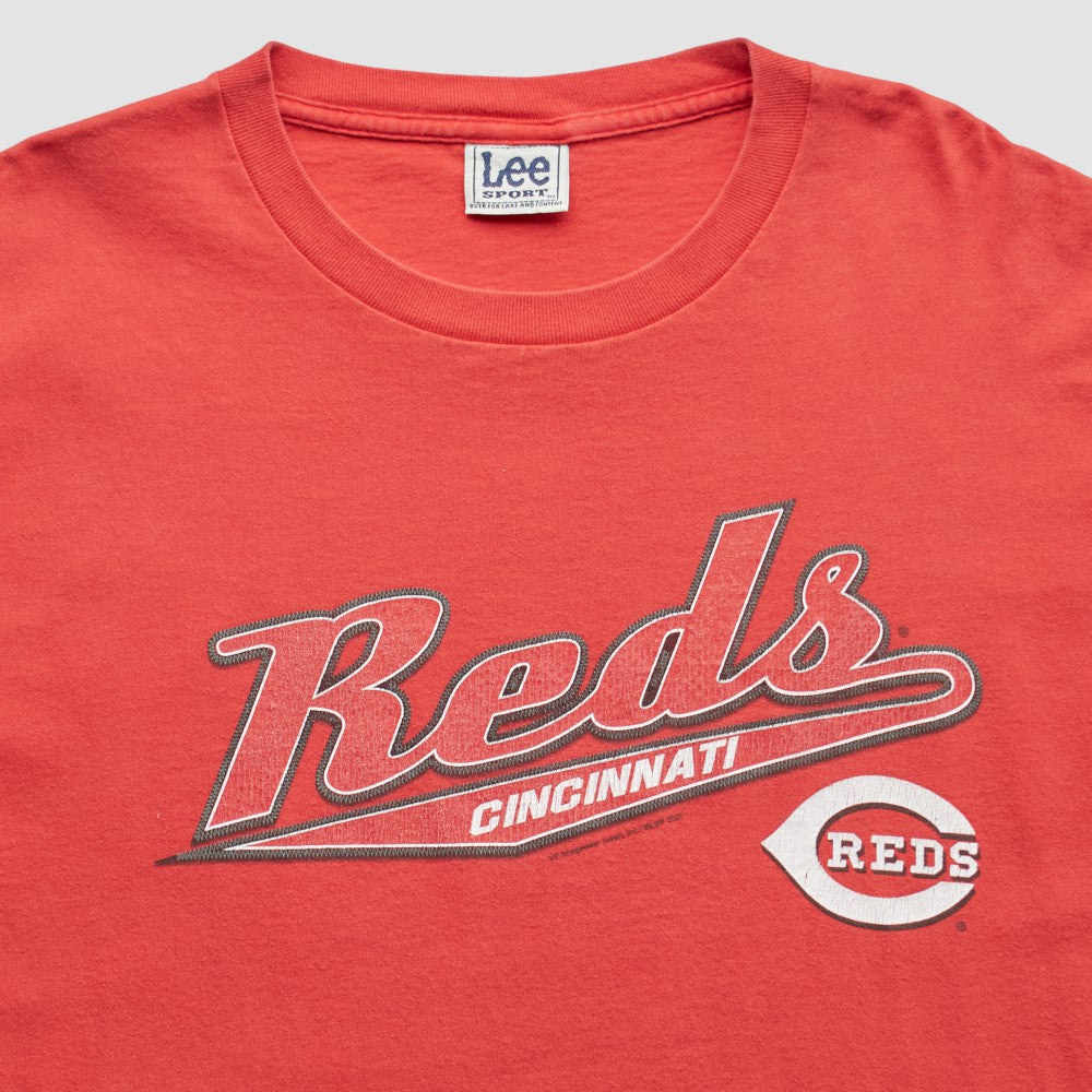 Cincinnati Reds Lee Apparel 2000s T-Shirt | MLB Outlet