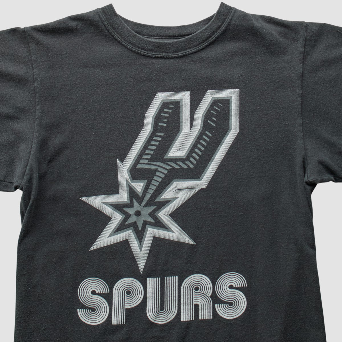 San Antonio Spurs 2000s T-Shirt On Sale