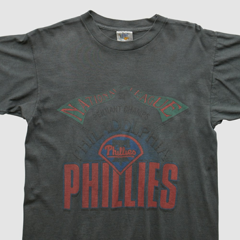 Philadelphia Phillies 90s T-shirt | MLB Near me