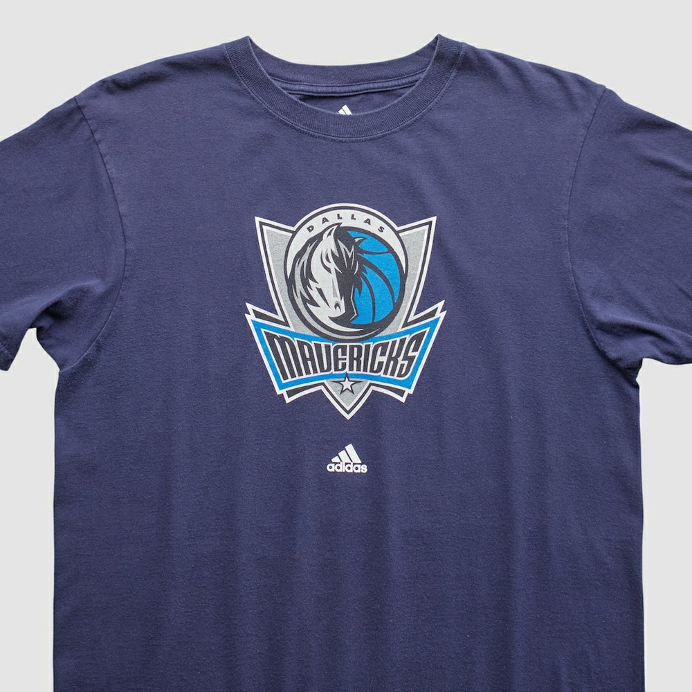 Dallas Mavericks 2000s T-shirt sale For Sale