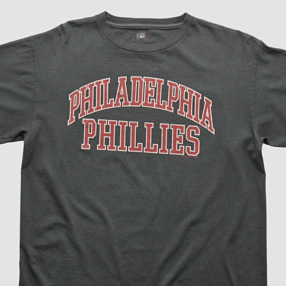 Philadelphia Phillies 2000s T-shirt | MLB Outlet
