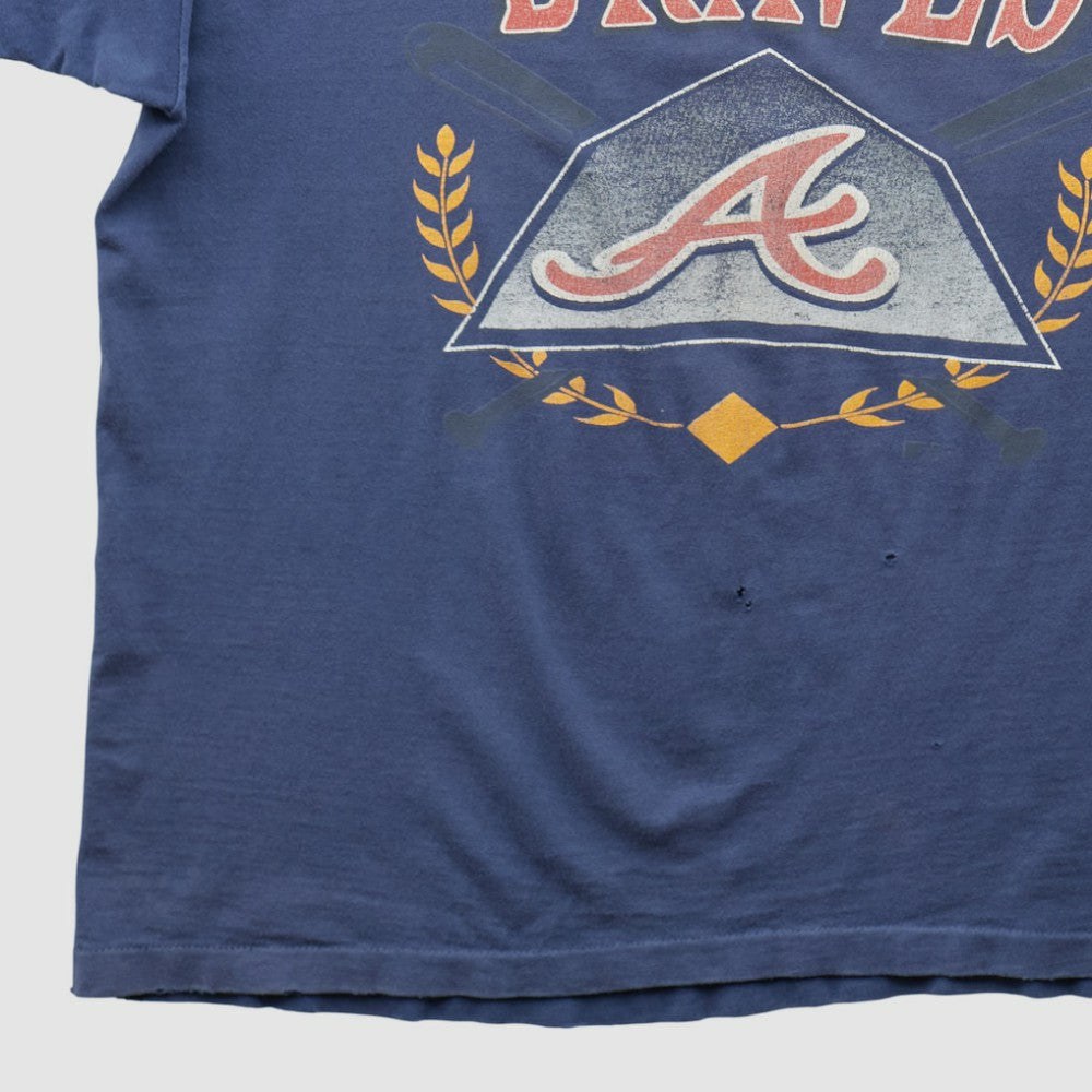 Atlanta Braves Hanes 90s T-shirt | MLB Shop