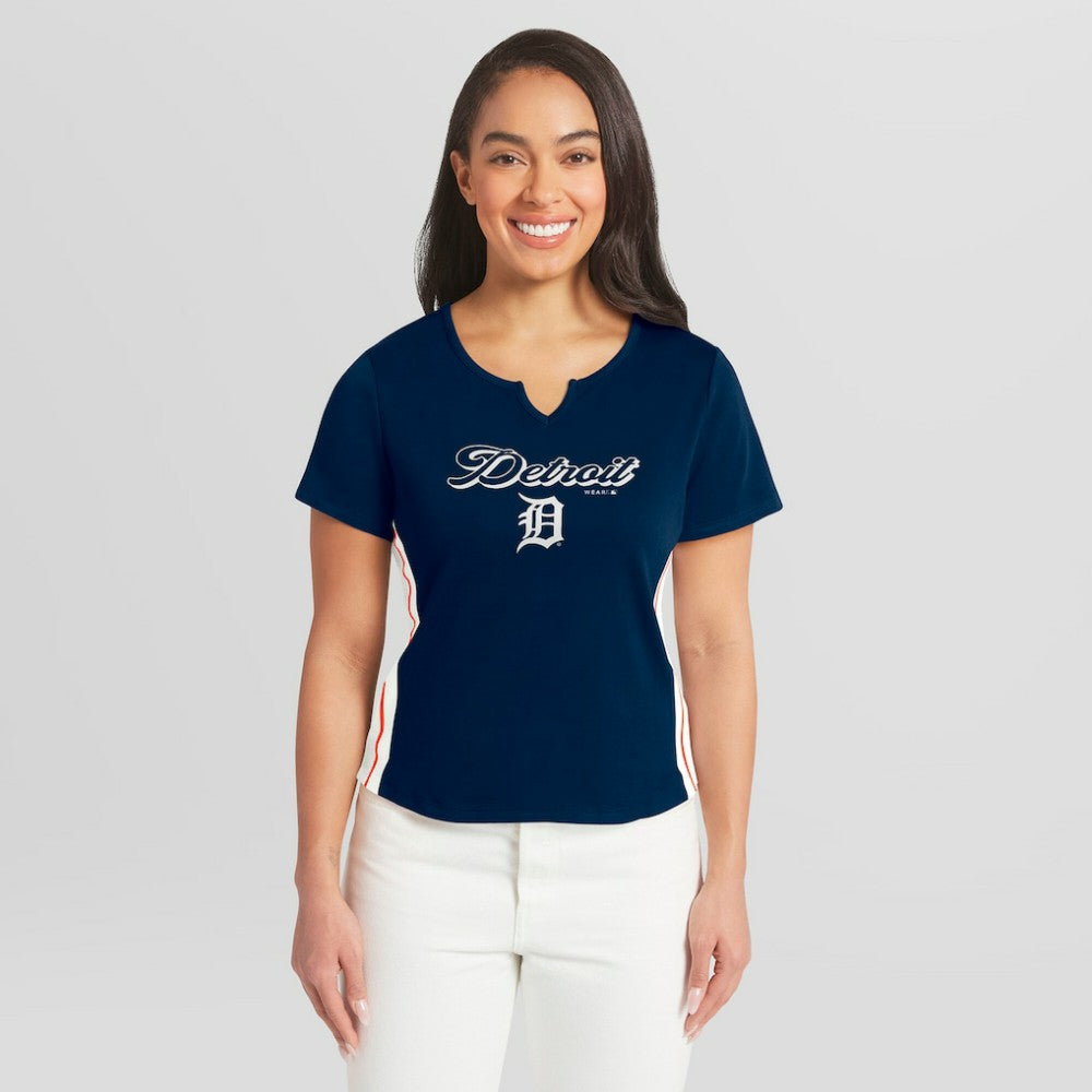 Detroit Tigers WEAR by Erin Andrews Women's Notch Neck Cropped T-Shirt | MLB For sale
