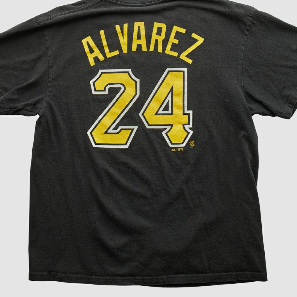 Pittsburgh Pirates Majestic 2000s T-shirt | MLB Outlet