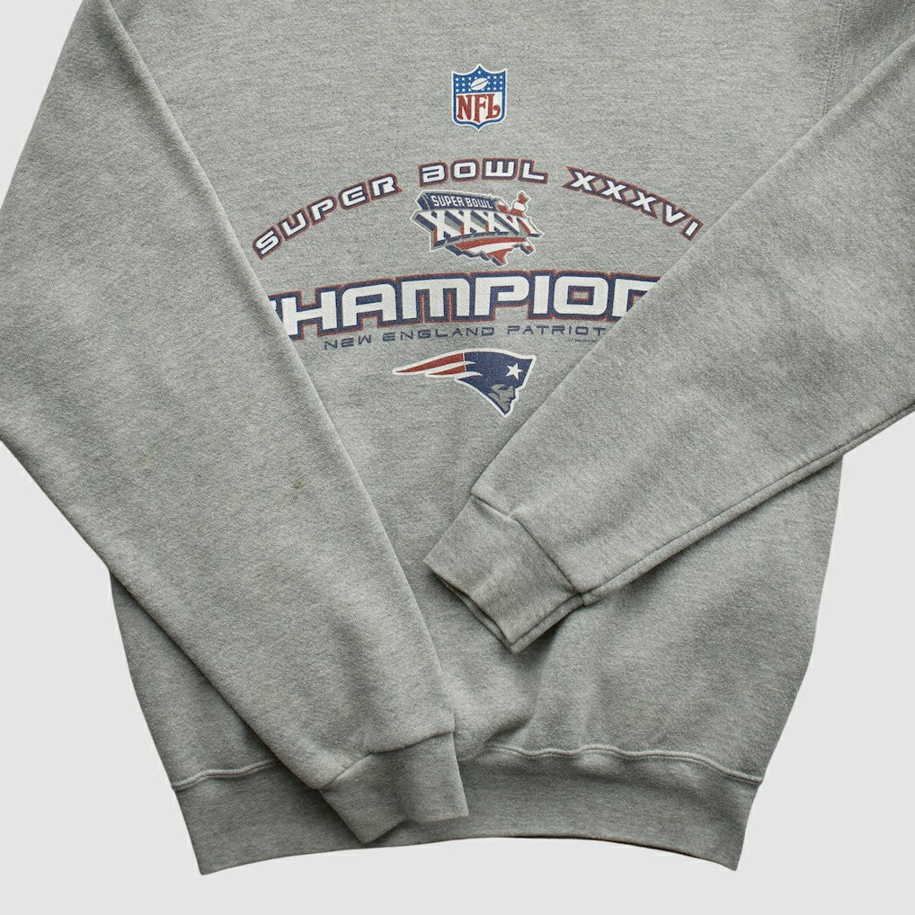 New England Patriots Fanatics Lee Sport 2002 Pullover Sweatshirt