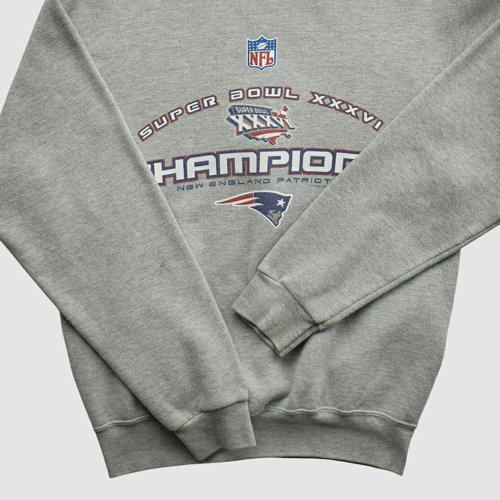 New England Patriots Fanatics Lee Sport 2002 Pullover Sweatshirt
