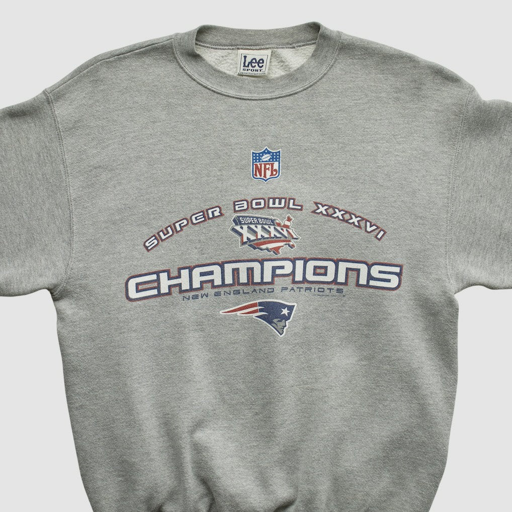 New England Patriots Fanatics Lee Sport 2002 Pullover Sweatshirt
