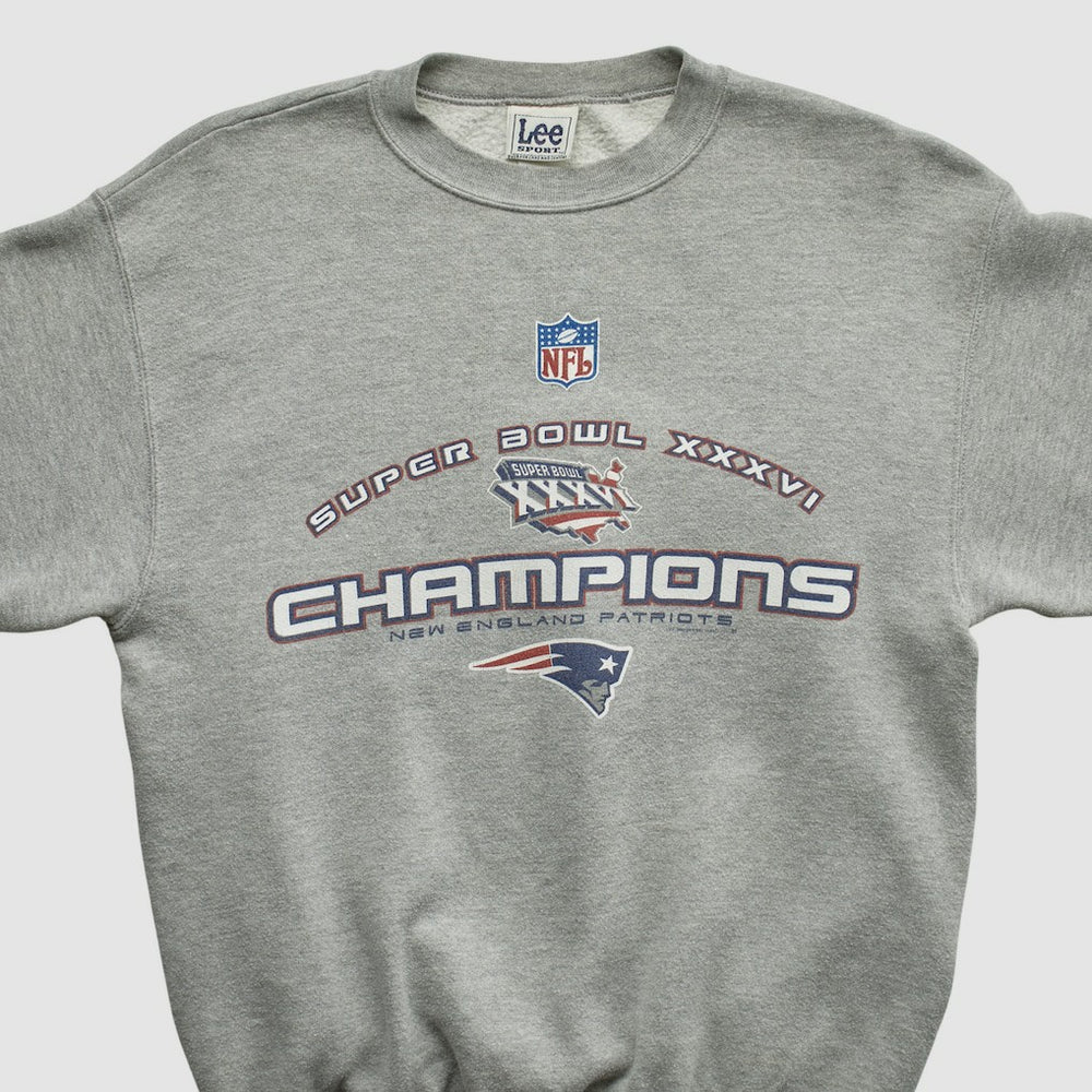 New England Patriots Fanatics Lee Sport 2002 Pullover Sweatshirt