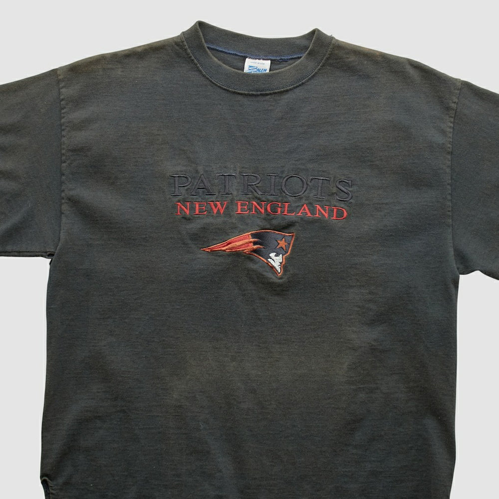 New England Patriots Fanatics Salem Sportswear 90s T-shirt